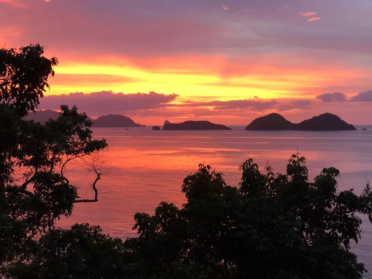 Sunny Island Resort (Adults Only) เอลนิโด ภายนอก รูปภาพ